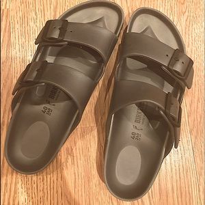Black Birkenstock Arizona Eva sandals. In the size women’s 40 regular width.